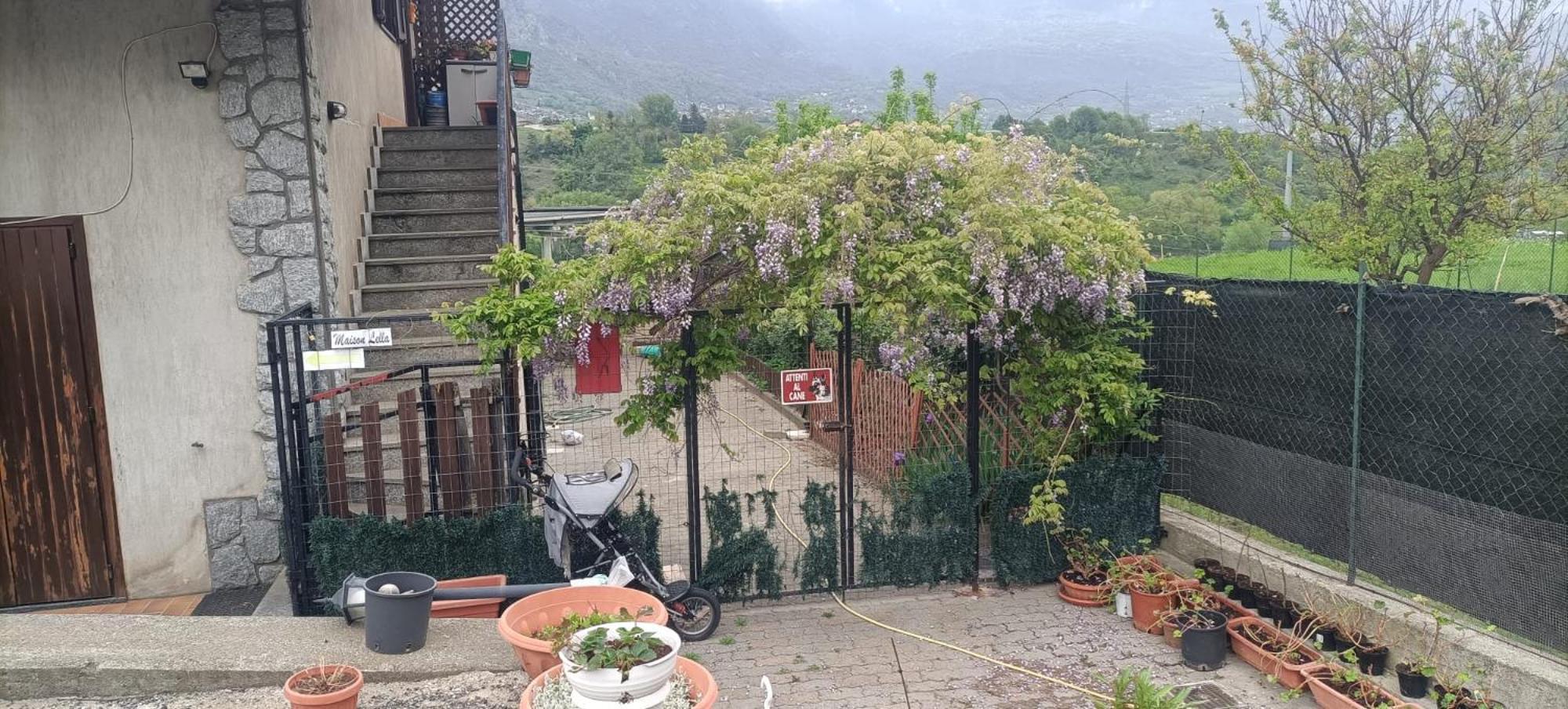 Maison Lella Pontey Luaran gambar